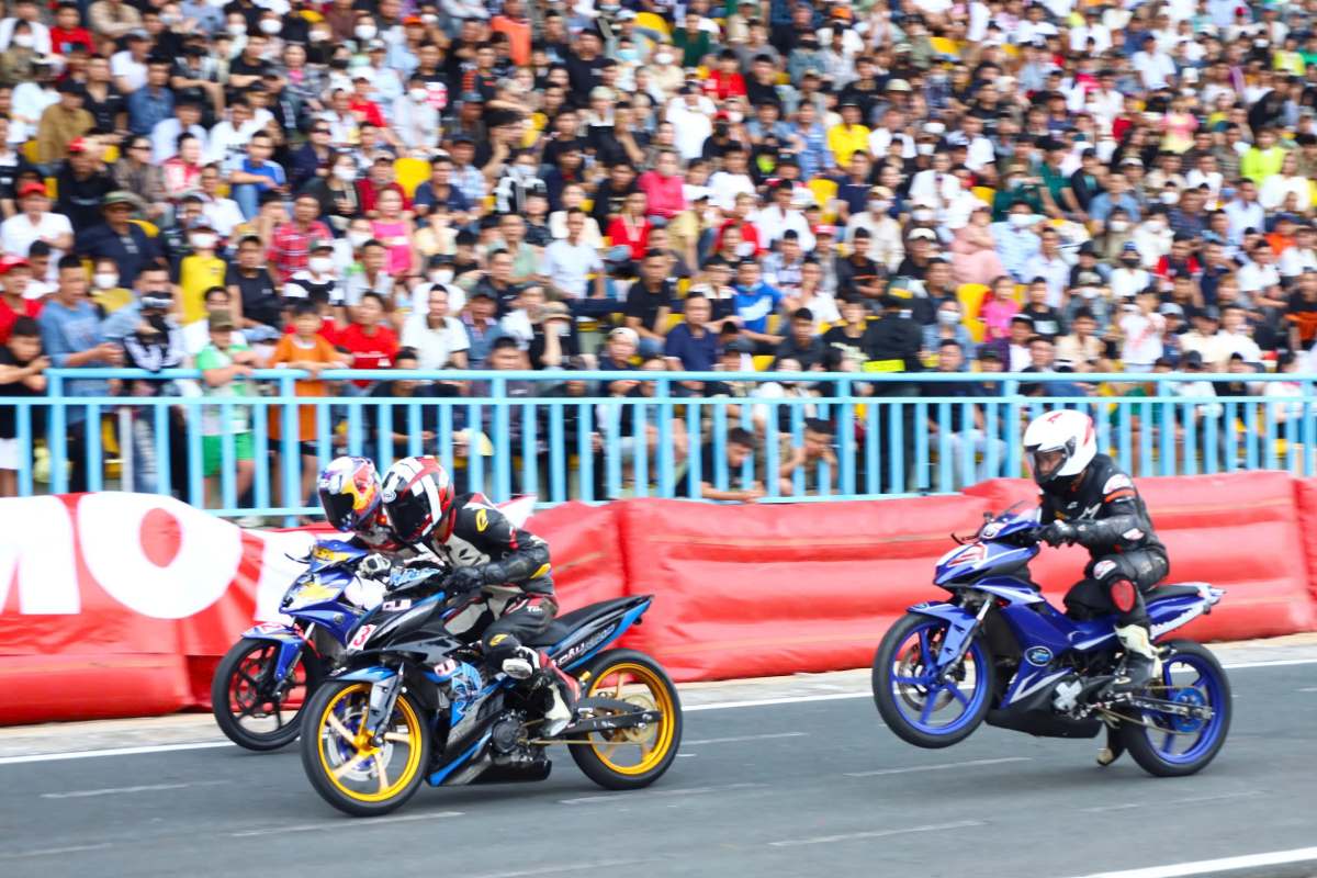 Các VĐV đã có những pha bứt phá ngoạn mục, gay cấn và những tình huống bất ngờ đã tạo sức hút đặc biệt cho giải đấu.