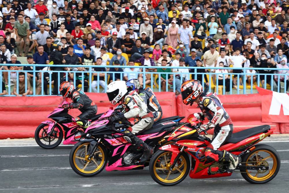 Ông Trương Công Quốc Việt – Phó Giám đốc Sở VHTTDL TP Cần Thơ - cho biết, giải đua xe mô tô năm nay với sự tham gia tranh tài của 68 VĐV thuộc 38 câu lạc bộ (CLB) đến từ 11 tỉnh, thành gồm: Bạc Liêu, Bình Dương, Đồng Nai, Kiên Giang, Long An, TP Hồ Chí Minh, Trà Vinh, Vĩnh Long, Tây Ninh, Tiền Giang và TP Cần Thơ.